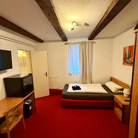 Uefinger Hof Konukevi 3*