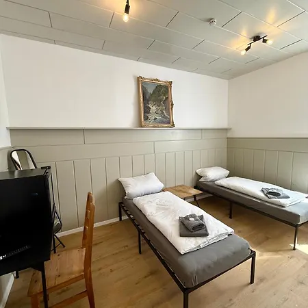 Konukevi Uefinger Hof 3*
